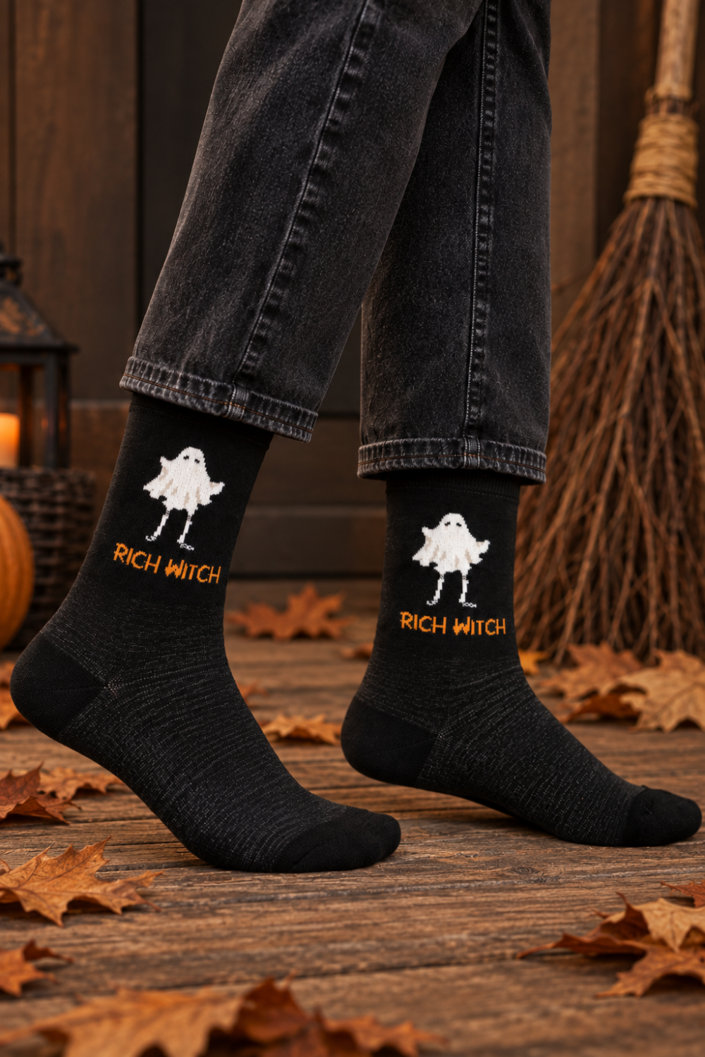 RICH WITCH kummitusega musta värvi Halloweeni sokid