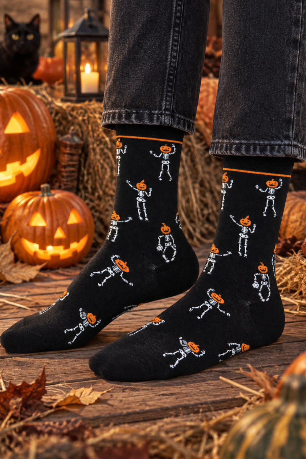 SCULLY luukeredega musta värvi Halloweeni sokid