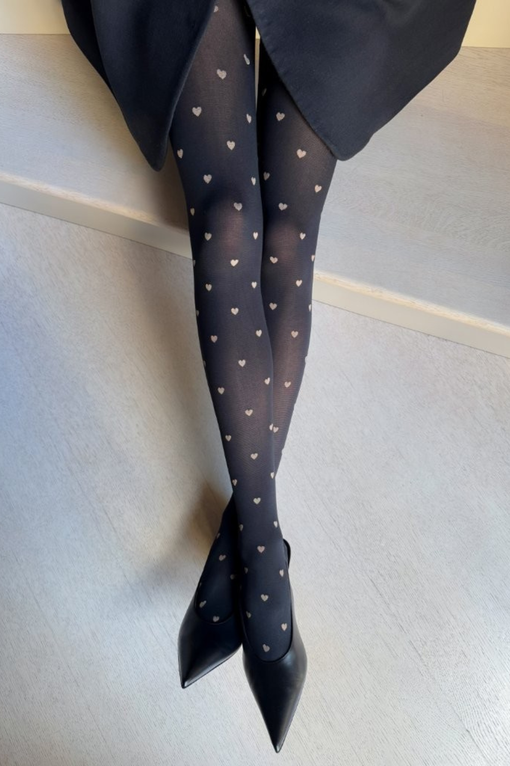 AMORE black tights with hearts